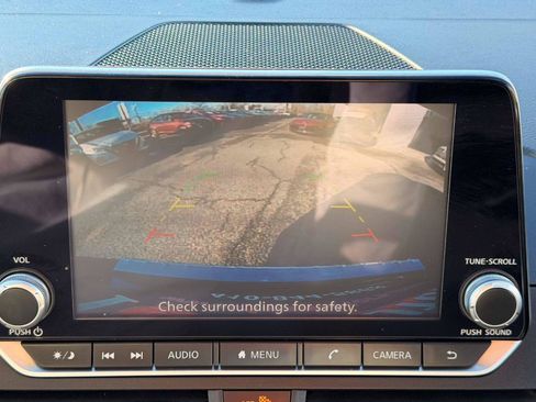 Used 2025 Nissan Altima 2.5 SV FWD image 18