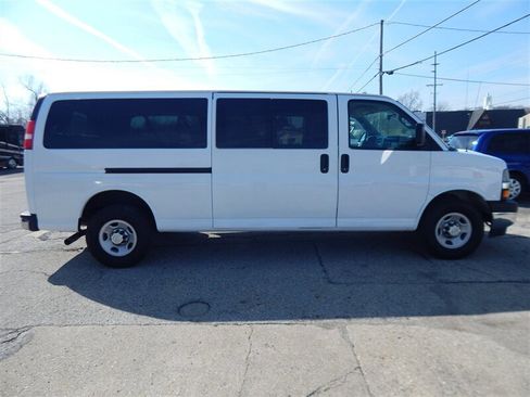 Used 2017 Chevrolet Express 3500 LT w/ LT Preferred Equipment Group image 6