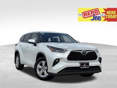 Used 2023 Toyota Highlander LE