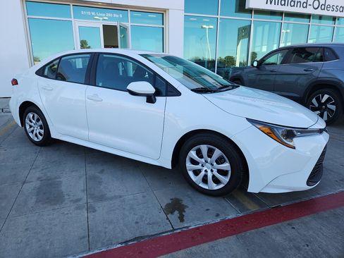 Used 2024 Toyota Corolla LE image 8