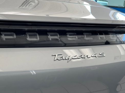 Used 2022 Porsche Taycan 4S image 26