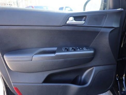 Used 2022 Kia Sportage LX image 19