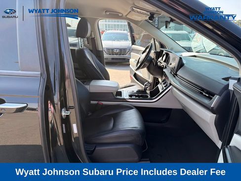 Used 2024 Kia Carnival LX FWD image 34