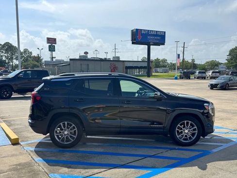 Used 2023 GMC Terrain SLT w/ Tech Package FWD image 4