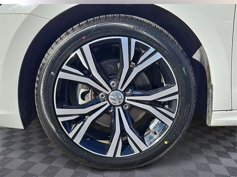 Used 2022 Volkswagen Passat 2.0T SE image 8