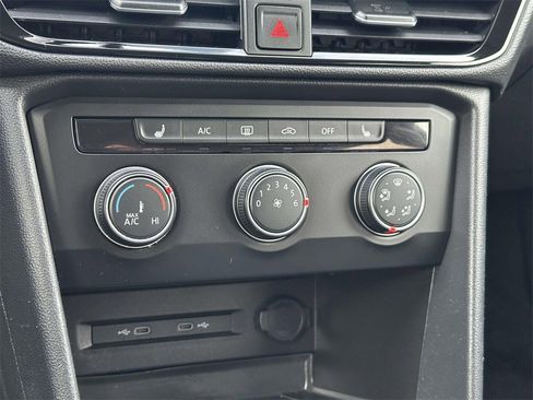 Used 2022 Volkswagen Taos SE image 26