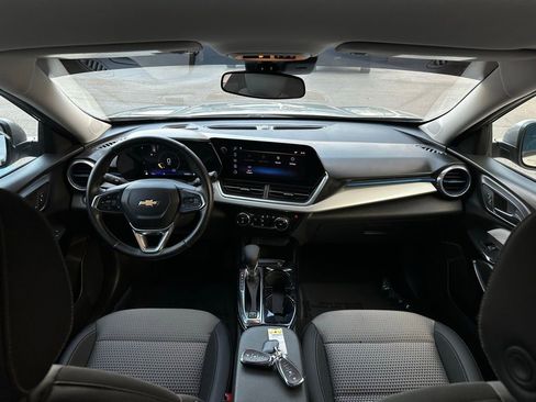 Used 2024 Chevrolet Trax LT w/ LT Convenience Package image 21