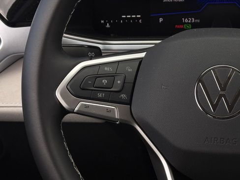 New 2025 Volkswagen Taos SE image 15