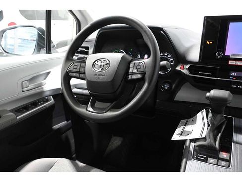 New 2025 Toyota Sienna LE image 23