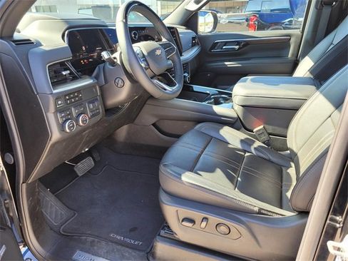 New 2025 Chevrolet Suburban High Country image 10