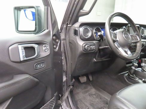 Used 2021 Jeep Wrangler Unlimited Sahara image 45