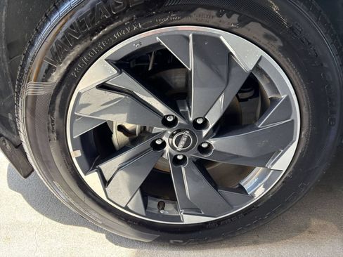 Used 2025 Nissan Rogue SV FWD image 31