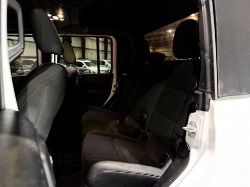 Used 2020 Jeep Gladiator Sport w/ Quick Order Package 24S AWD/4WD image 18