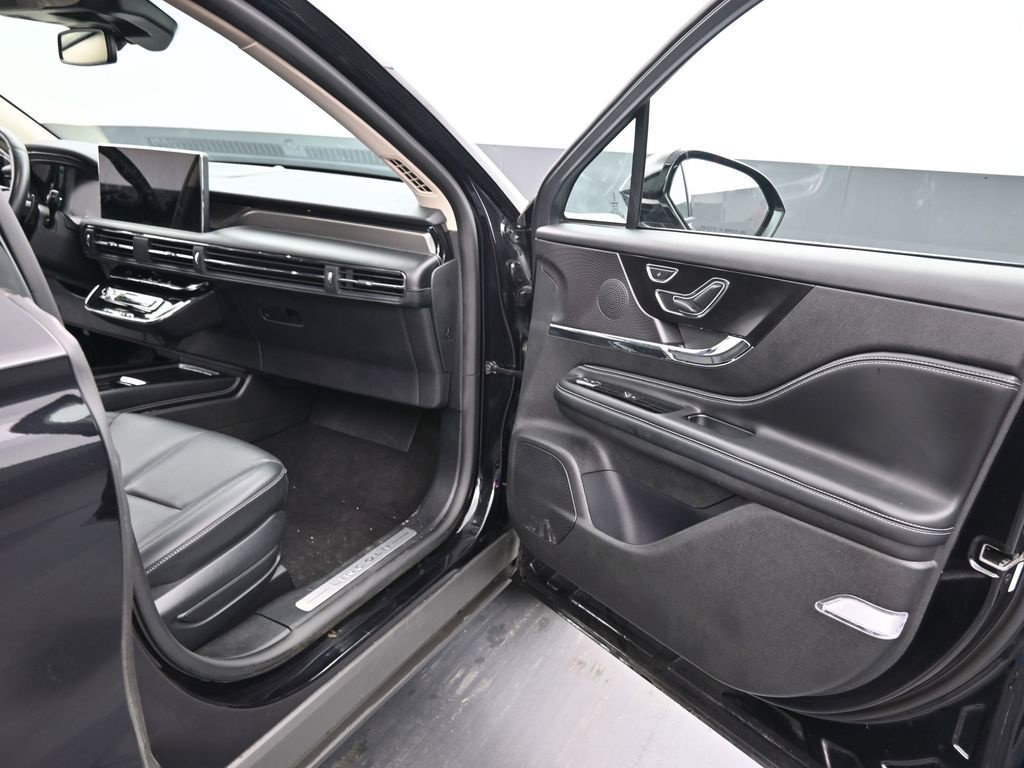 Used 2024 Lincoln Corsair Reserve AWD/4WD image 19