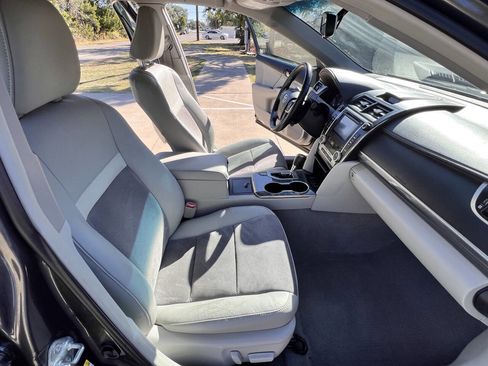 Used 2013 Toyota Camry LE image 25