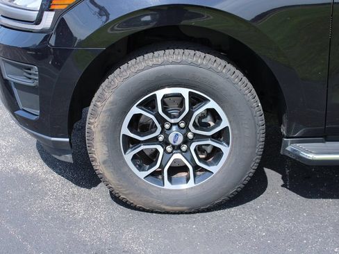 Used 2022 Ford Expedition XLT AWD/4WD image 5
