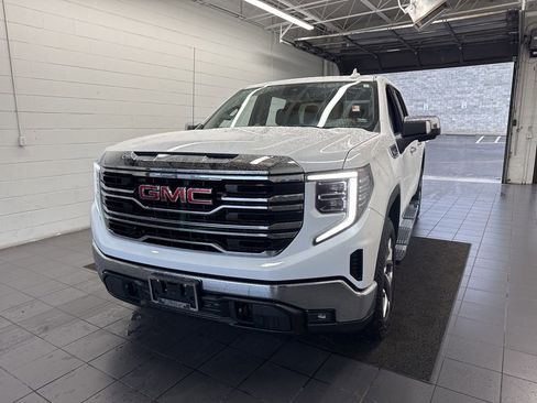 Used 2022 GMC Sierra 1500 SLT w/ X31 Off-Road Package image 3