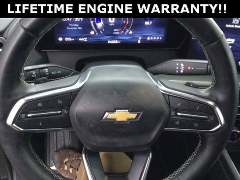 Used 2025 Chevrolet Traverse LT image 12