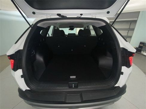 Used 2025 Hyundai Tucson SE image 23