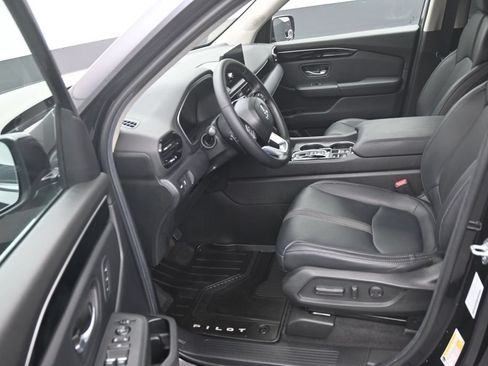Used 2025 Honda Pilot EX-L image 10