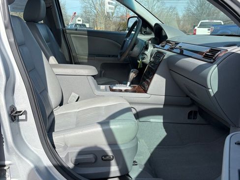 Used 2005 Ford Five Hundred SEL image 11