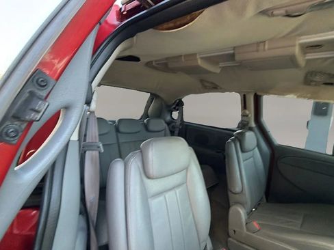Used 2005 Chrysler Town & Country Touring w/ Luxury Group image 21