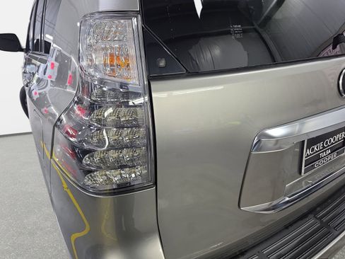 Used 2022 Lexus GX 460 Premium image 33