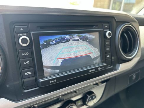 Used 2017 Toyota Tacoma SR5 w/ Tow Package AWD/4WD image 11