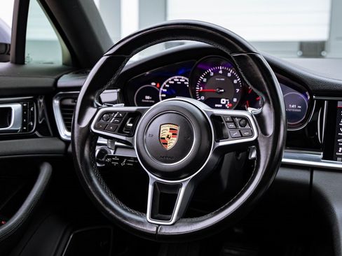Used 2018 Porsche Panamera 4 image 36