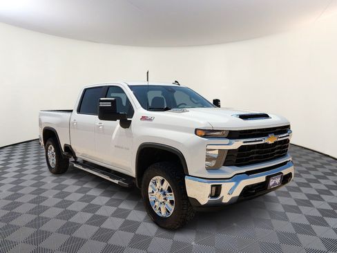 Used 2025 Chevrolet Silverado 2500 LT AWD/4WD image 6
