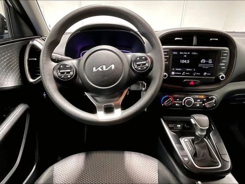 Used 2025 Kia Soul LX FWD image 6