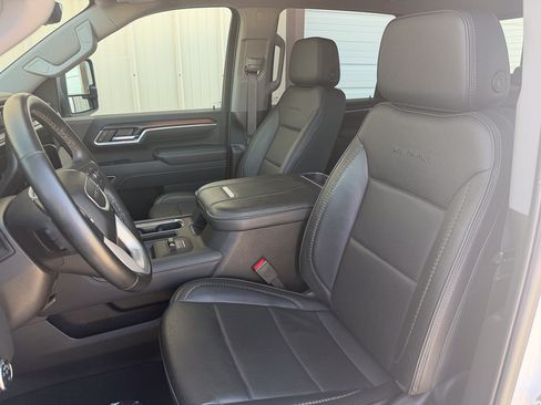 Used 2025 GMC Sierra 2500 Denali w/ Denali Reserve Package AWD/4WD image 8