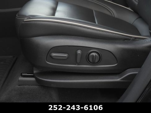 Used 2023 Chevrolet Traverse Premier image 12