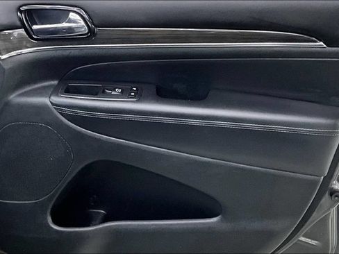 Used 2019 Jeep Grand Cherokee Overland AWD/4WD image 30