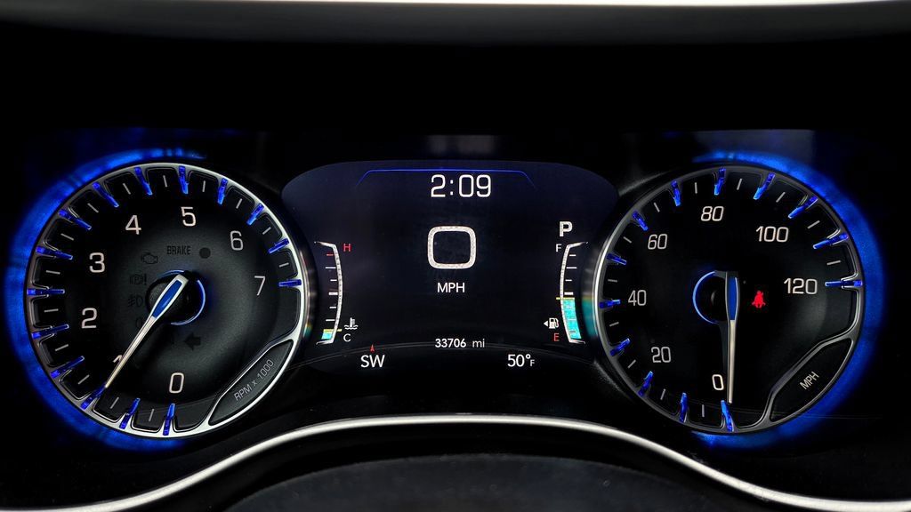 Used 2025 Chrysler Pacifica Select FWD image 27