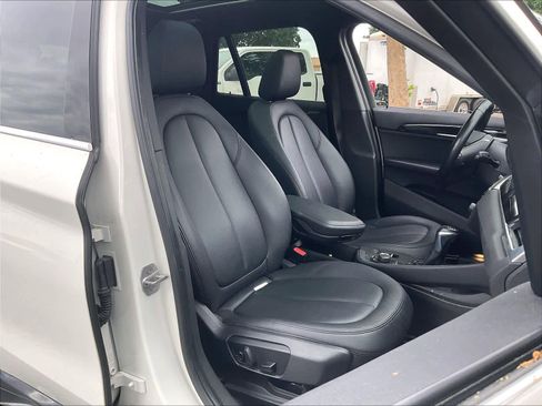 Used 2017 BMW X1 xDrive28i image 9