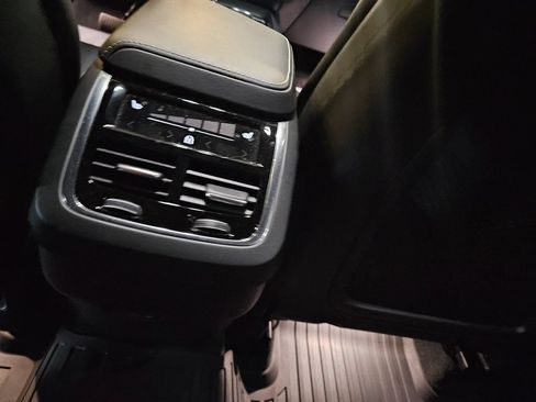 Certified 2024 Volvo XC60 B5 Ultimate w/ Climate Package AWD/4WD image 16