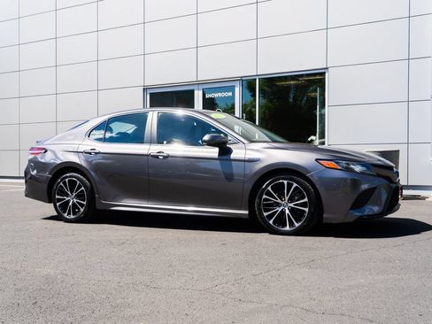 Used 2020 Toyota Camry SE FWD image 29