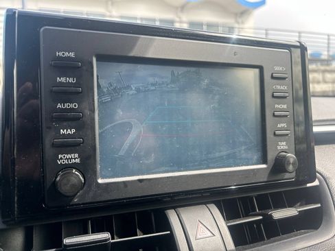 Used 2019 Toyota RAV4 LE AWD/4WD image 10