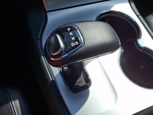 Used 2015 Jeep Grand Cherokee Altitude AWD/4WD image 16