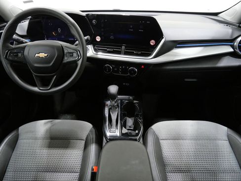 Used 2025 Chevrolet Trax LT FWD image 10