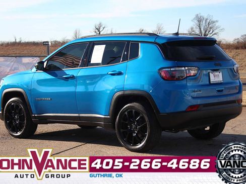 Used 2025 Jeep Compass Latitude w/ Altitude Special Edition image 6