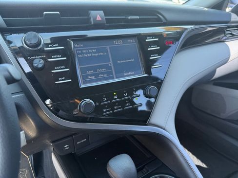Used 2019 Toyota Camry LE image 18