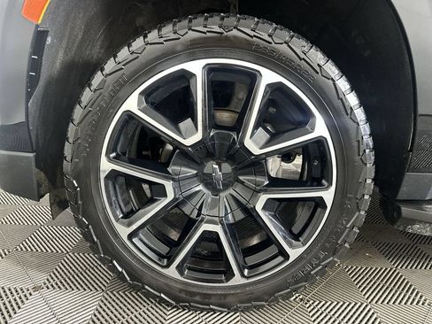 Used 2022 Chevrolet Suburban RST w/ Luxury Package AWD/4WD image 37