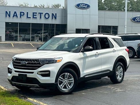 Certified 2023 Ford Explorer XLT w/ Equipment Group 202A AWD/4WD image 2