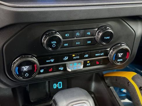 Used 2024 Ford Bronco Badlands image 16