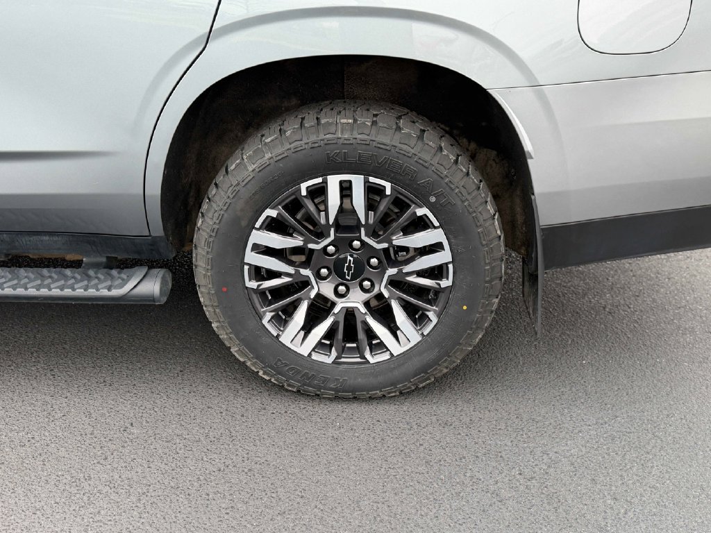 Used 2025 Chevrolet Tahoe Z71 w/ Comfort Package AWD/4WD image 14