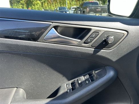 Used 2016 Volkswagen Jetta SEL w/ Lighting Package image 16