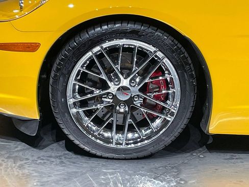 Used 2005 Chevrolet Corvette Convertible w/ Preferred Equipment Group RWD image 13