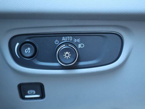 Used 2024 GMC Terrain SLE image 17